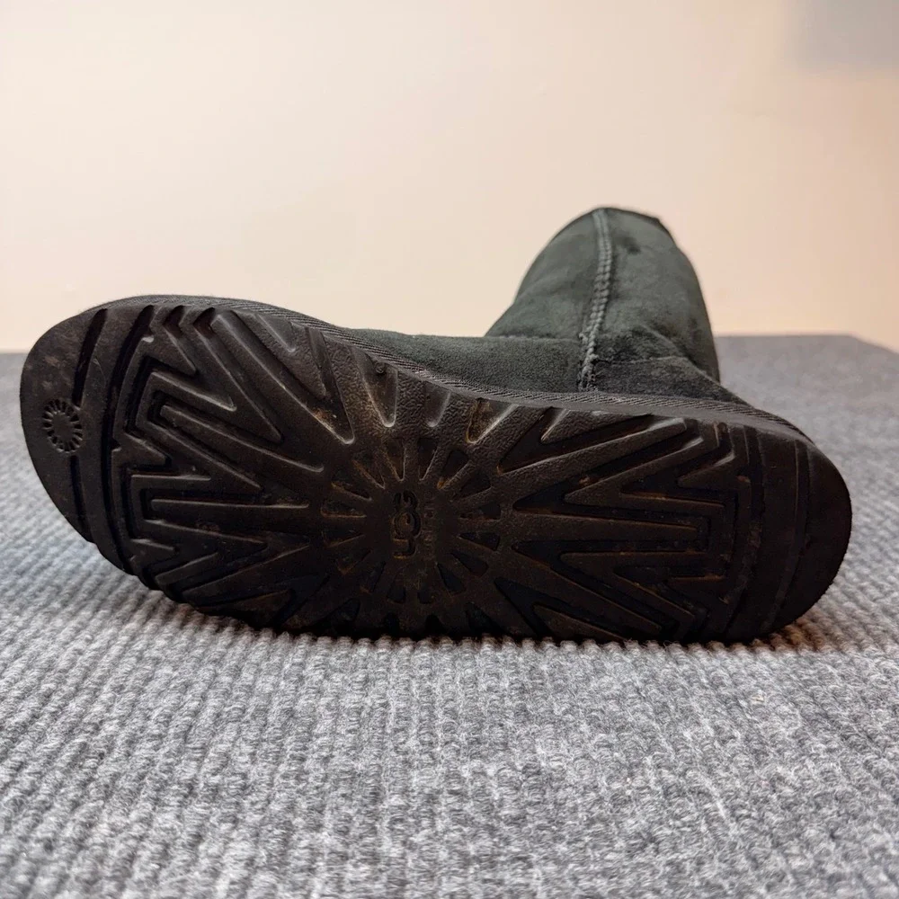 UGG Australia Classic Short Boots Womens Size 8 Black Suede‎ Sheepskin Cozy